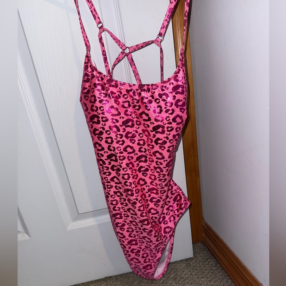 CUPSHE Pink Shimmer Leopard One-Piece Swimsuit